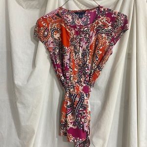 Adorable Tommy Hilfiger top. Great color, orange and purple, black and white